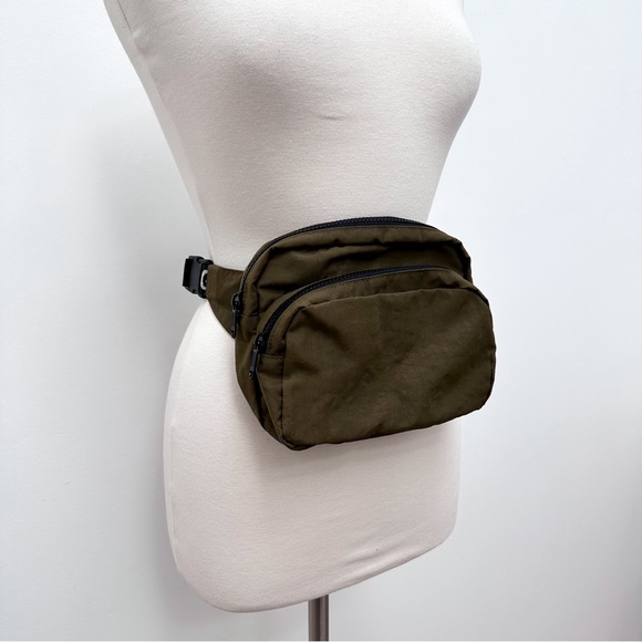 LAST CHANCE! BAGGU Olive Crossbody Bag - Picture 9 of 9